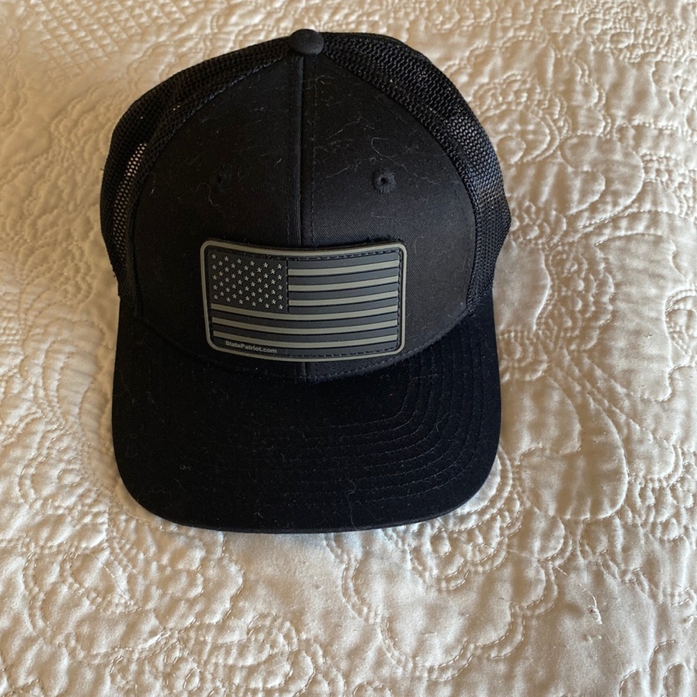 StatePatriot USA black hat with interchangeable rubber feel flag patch size s/m